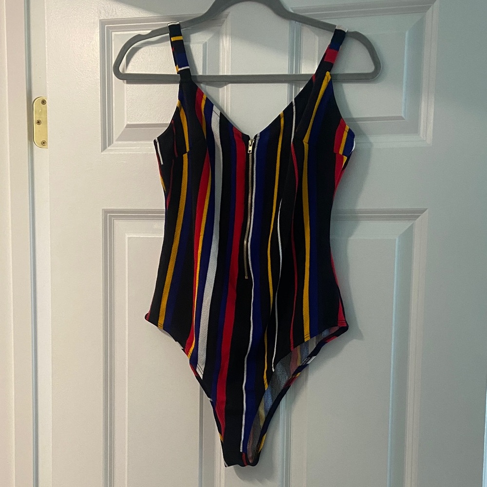 🧡 Women’s Fashion Nova striped bodysuit